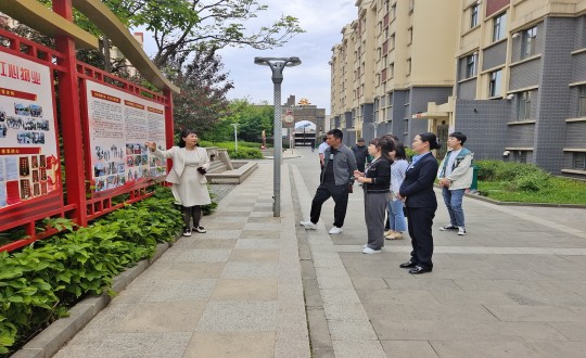 23.延邊州、敦化市相關(guān)領(lǐng)導(dǎo)一行蒞臨鴻博居紅心物業(yè)考察_副本.jpg