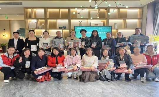 9.“以閱讀丈量世界，讓內(nèi)心更有力量”主題讀書朗誦交流活動現(xiàn)場留念_副本.jpg